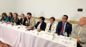 EXPERTOS JURISTAS ADVIERTEN QUE HONDURAS ENFRENTA UNA CRISIS QUE AMENAZA SU SISTEMA DEMOCRÁTICO